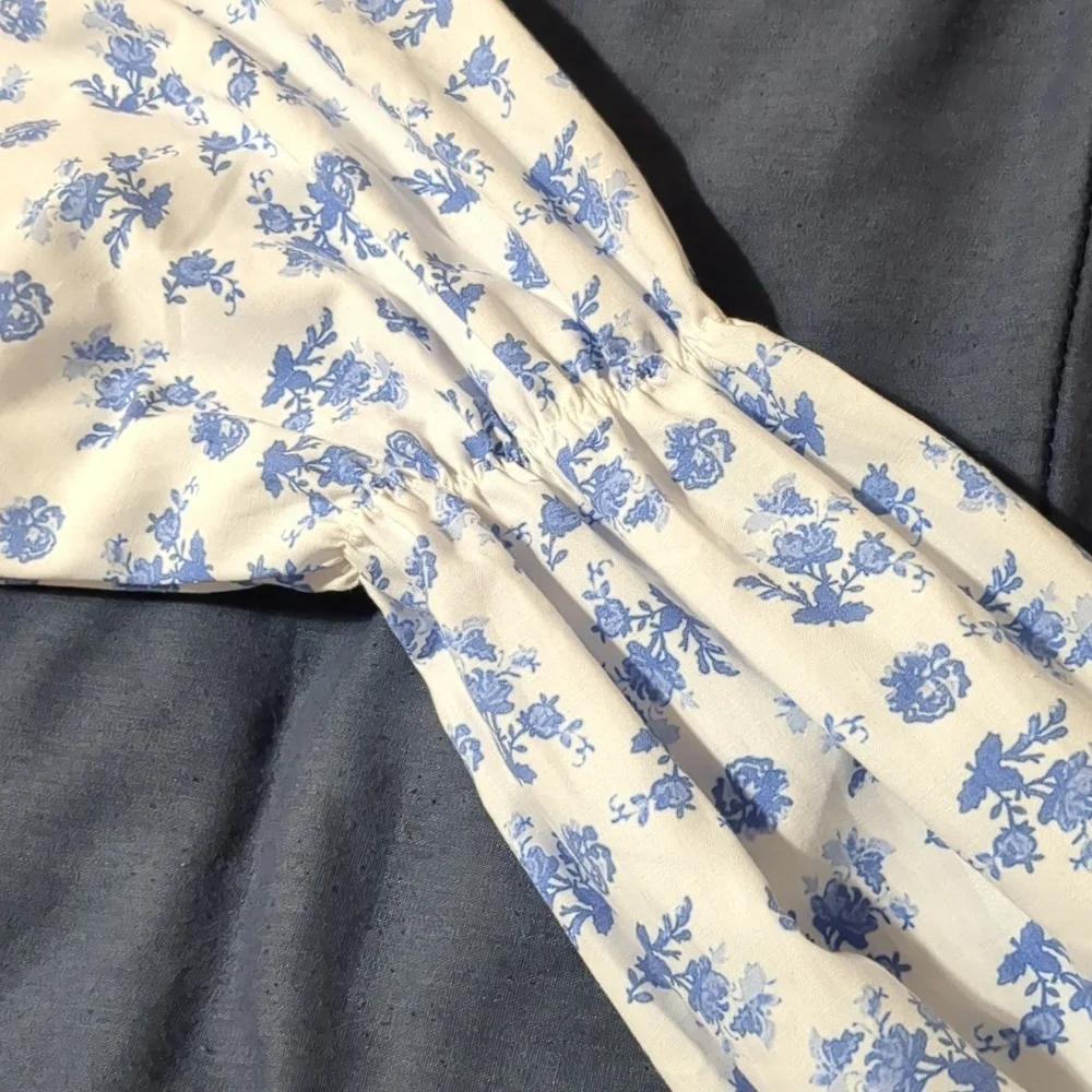 Goodnight Macaroon Floral White And Blue Long Sleeve Crop Top Size Small - Picture 14 of 14